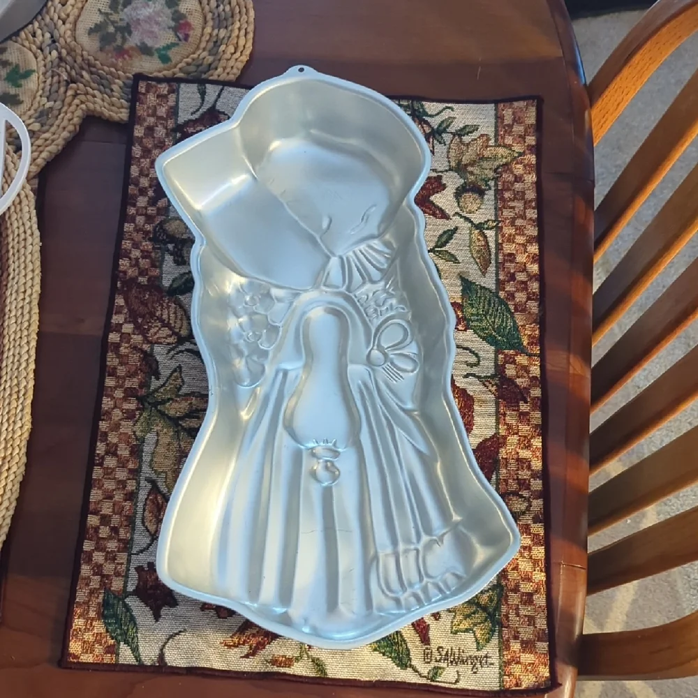 Holly Hobbie Cake Pan